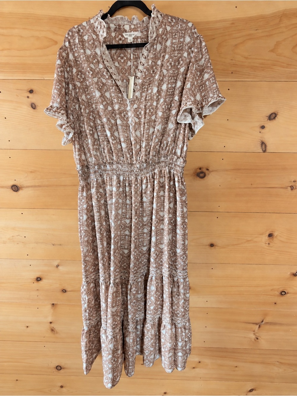 Max studio Plus Floral Tiered Maxi Dress in Taupe - Picture 4 of 6